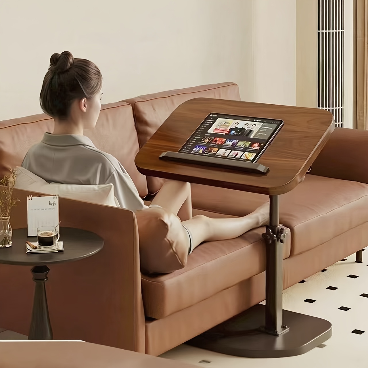 Laptops - مكتب دوار للحاسوب المحمول مصنوع من